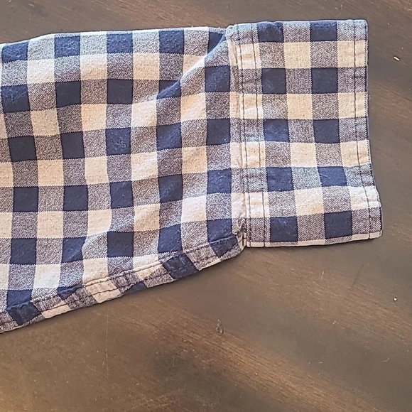 2 Old navy plaid men long sleeved button up shirts size Large collared shirts - Picture 10 of 16